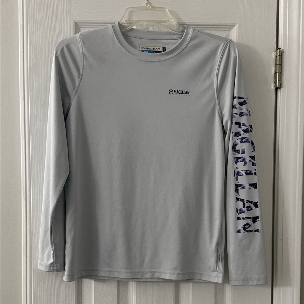 Magellan Outdoors Light Gray Long Sleeve Tee